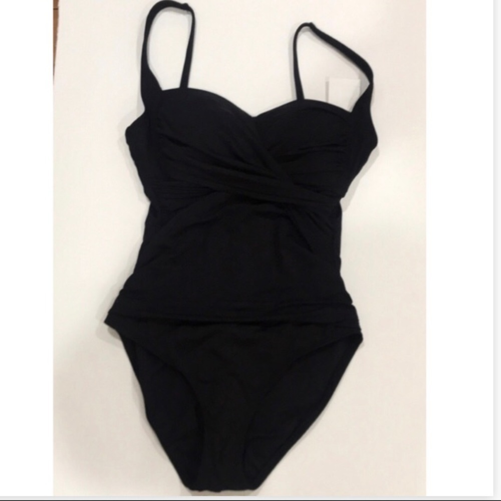 La Blanca one piece swimsuit size 6 new with tags Black body contour